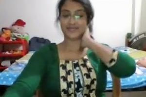 Indian Woman Displaying On Webcam On Txxx.com